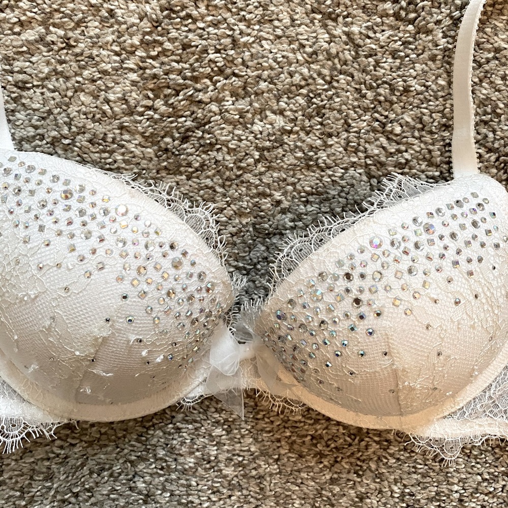 Victoria’s Secret Lace Bedazzled White Bridal Bra